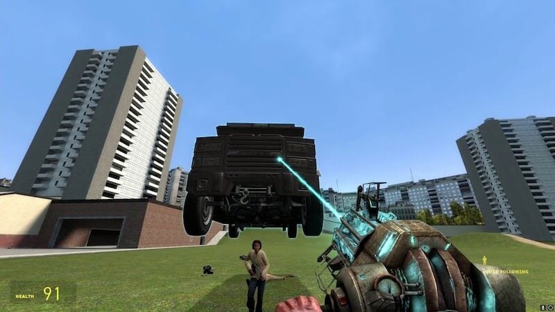 Holding up a car over a person in Garry's Mod